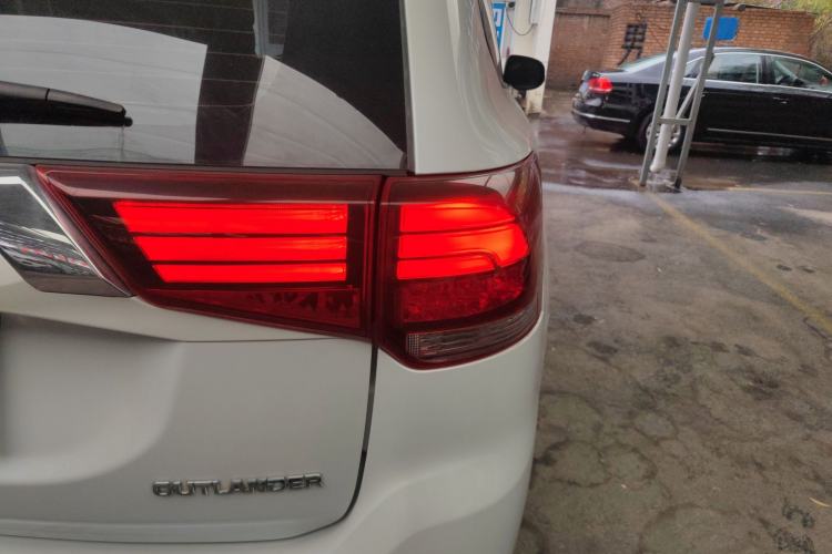 Used Mitsubishi Outlander 2021 Revised Version 2.0L Two-Wheel Drive Comfort Edition 5 Seats
