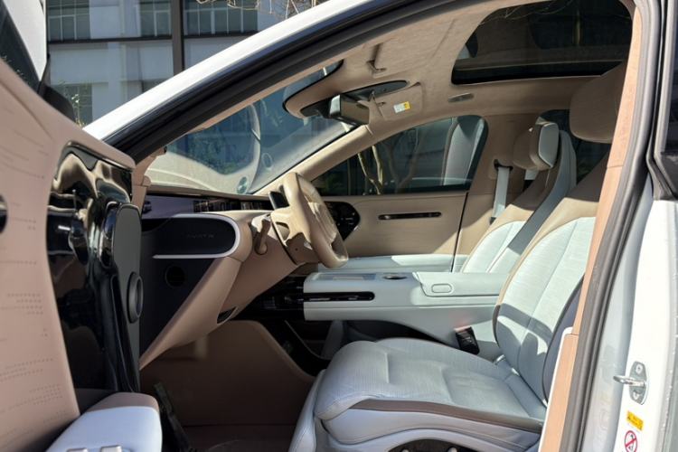 Used  07 2024 Ultra Range-Extended Four-Wheel Drive