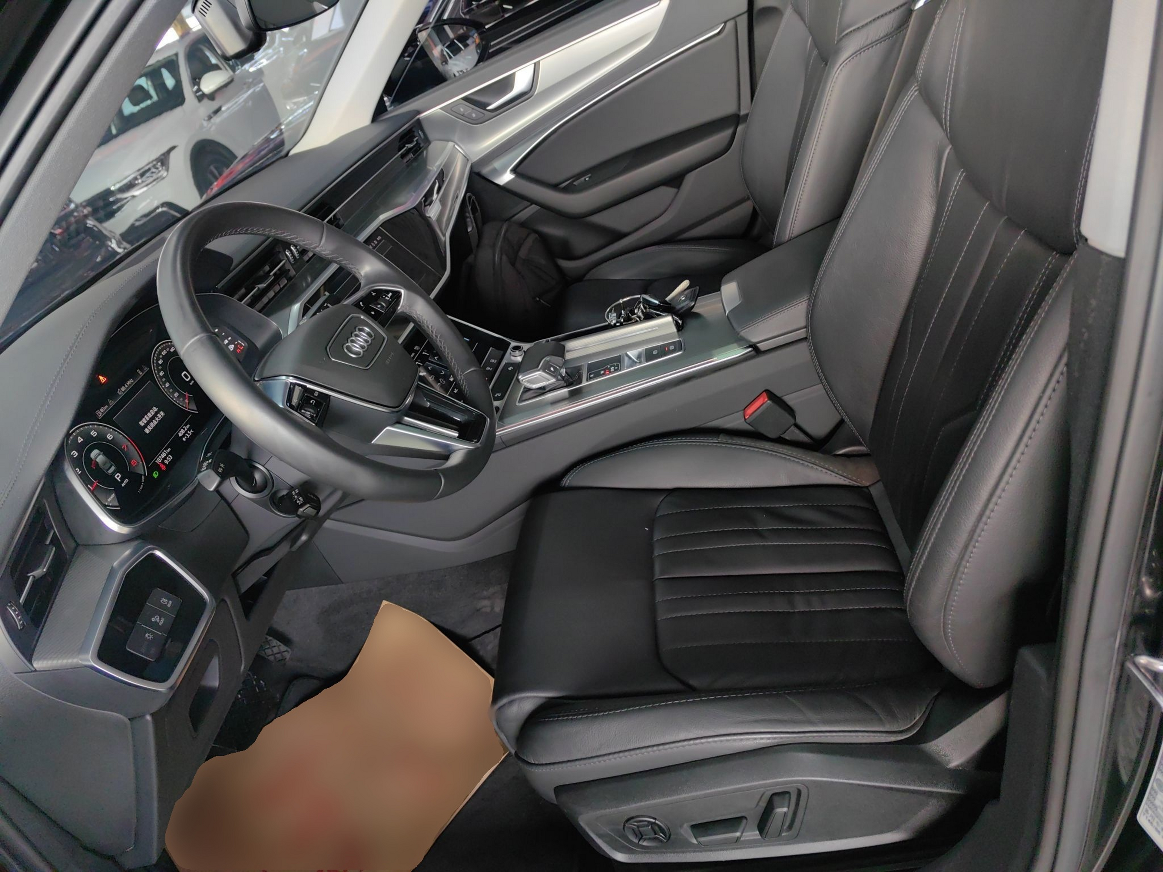 المقاعد الأمامية داخل السيارة