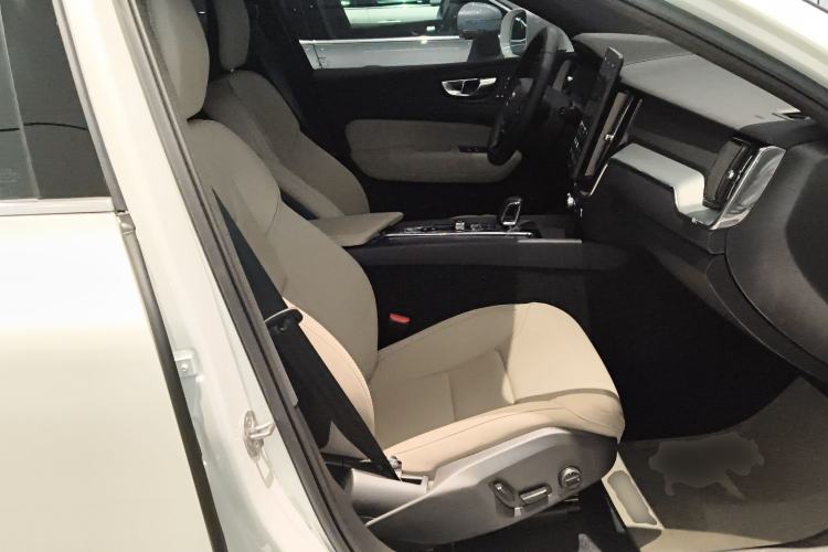 Used Volvo XC60 2026 B5 4x4 Smart Luxury Edition
