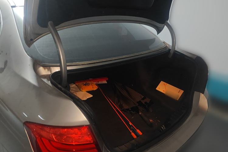 Used BMW 5 Series 2014 525Li Leading Model
