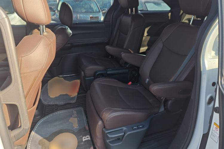 Used Toyota Sienna 2021 2.5L Hybrid Platinum Edition