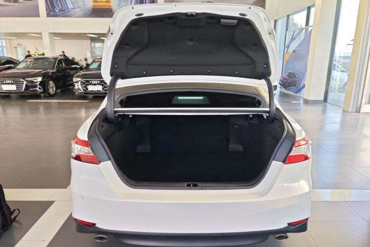 Used Toyota Camry 2021 2.0G Luxury Edition
