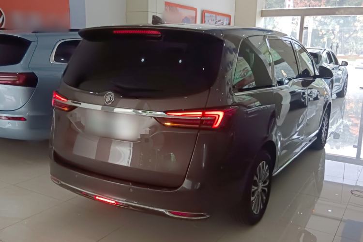 Used Buick GL8 2023 Facelifted Land Cruiser Executive Luxury Version
