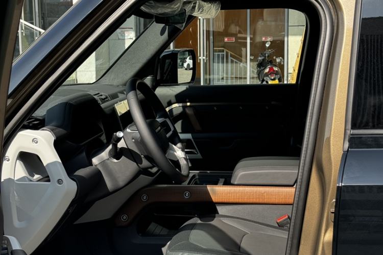 Used Land Rover Defender 2023 Facelift 110 3.0T P400 X-DYNAMIC HSE
