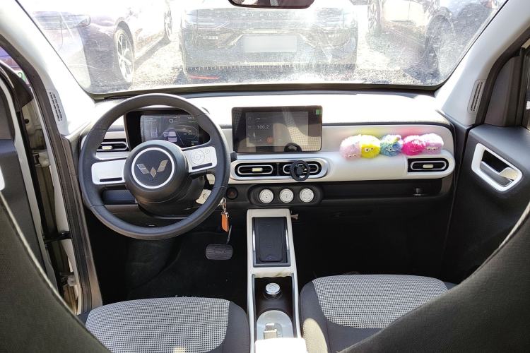 Used Wuling Hongguang MINIEV 2024 3rd Generation 215km Advanced Version
