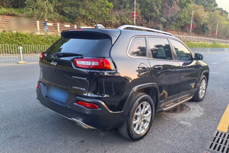 Used  Cherokee 2017 2.4L Leading Edition
