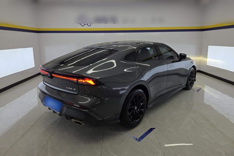 Used Changan UNI-V 2024 1.5T Prestige Edition
