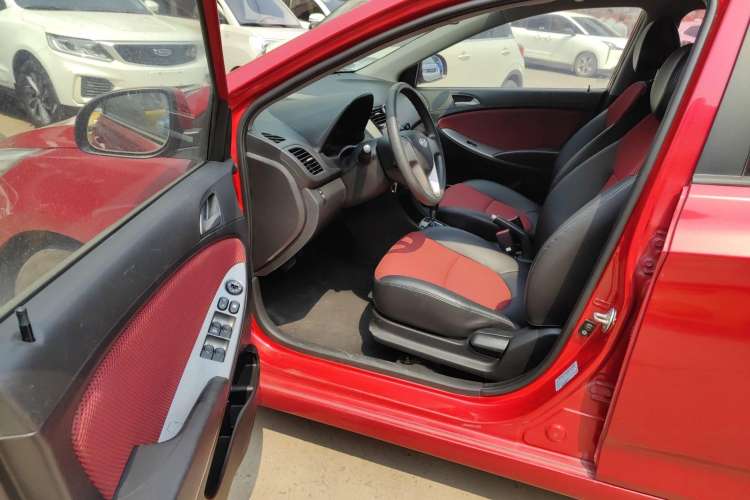 Used Hyundai Verna Ray 2016 1.4L Automatic Leading-Edge GLX
