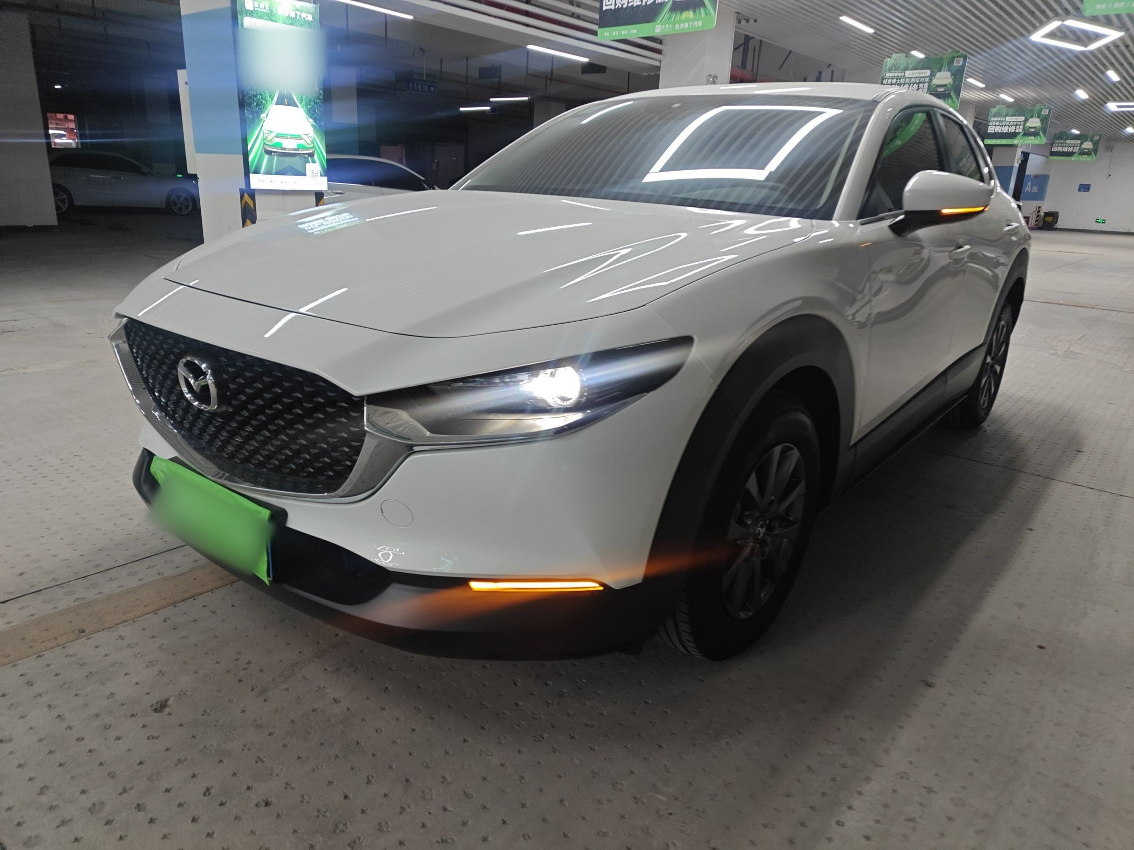 Под передней частью автомобиля