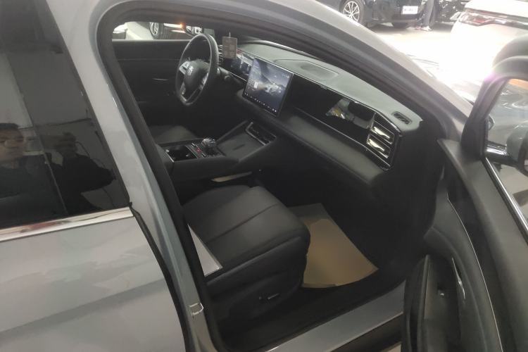 Used BYD Qin L 2025 DM-i Smart Drive 120KM Superior Model
