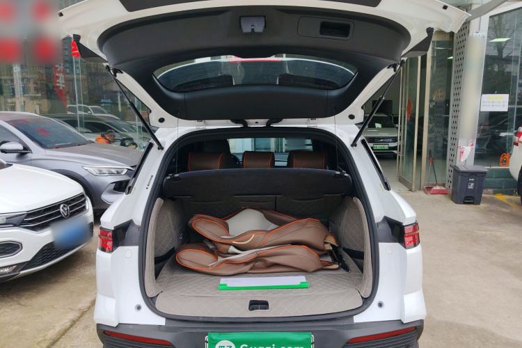 Used BYD Song Pro New Energy 2024 HONOR Edition DM-i 71KM Navigation Model
