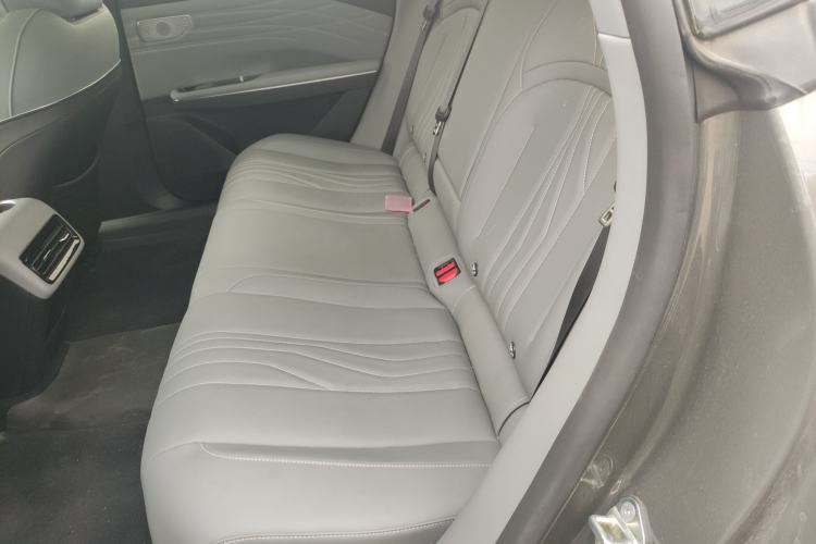 Used  E8 2024 550 km Range Rear-Wheel-Drive PRO