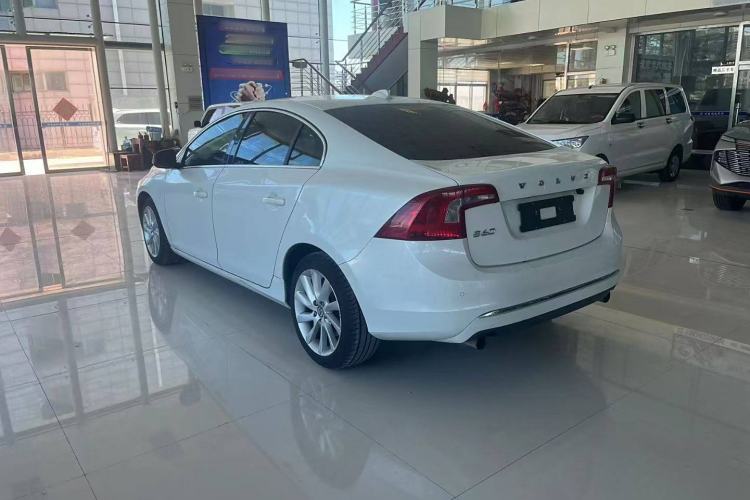 Used Volvo S60 2015 S60L 2.0T Zhiyuan Edition
