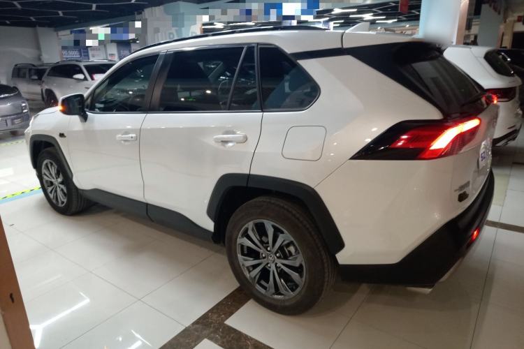 Used Toyota RAV4 2023 2.0L CVT Two-Wheel Drive 20th Anniversary Platinum Edition
