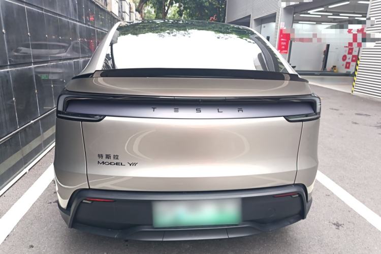 Used Tesla Model Y L 2025 Model Long-Range All-Wheel-Drive Version