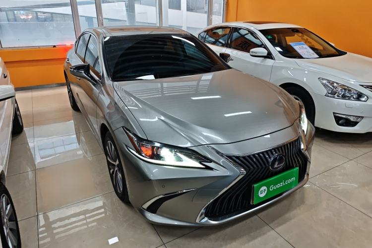 Used Lexus ES 2020 300h Premier Edition
