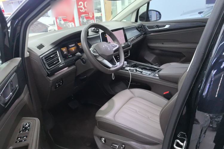 Used Volkswagen Viloran 2024 330TSI Luxury Edition
