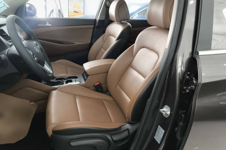 Used Hyundai Tucson 2015 1.6T Dual-Clutch Two-Wheel-Drive Leading Model
