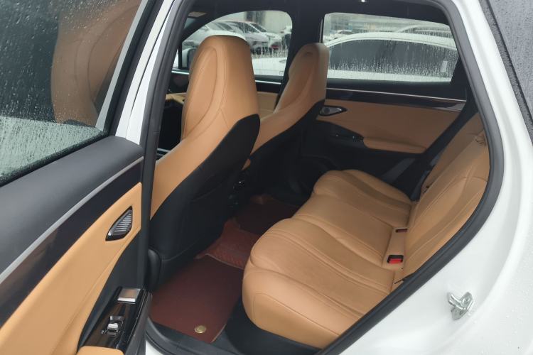 Used  L7 2023 1.5T 115 km MAX
