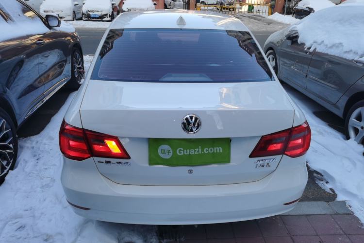 Used Volkswagen Jetta 2015 1.6L Manual Fashion Edition
