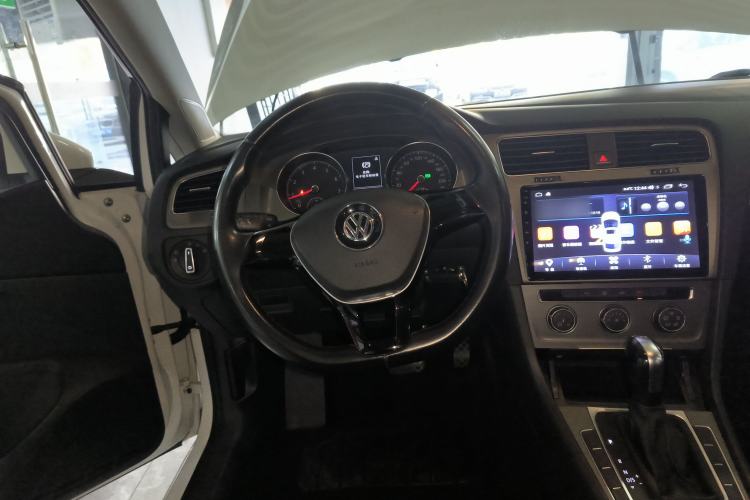 Used Volkswagen Golf 2016 230TSI Automatic Comfort Version
