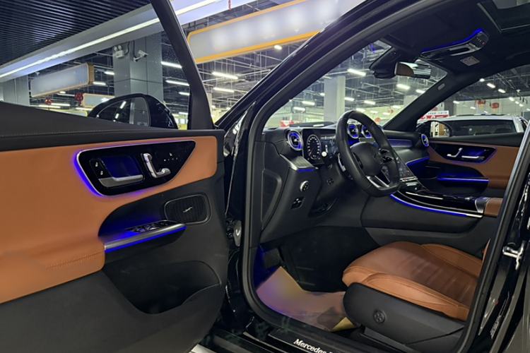 Used Mercedes-Benz GLC 2023 GLC 260 L 4MATIC Luxury Model 5 Seats
