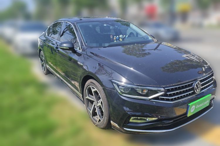 Used Volkswagen Magotan 2025 Zhongxiang Version 330TSI DSG Luxury Edition
