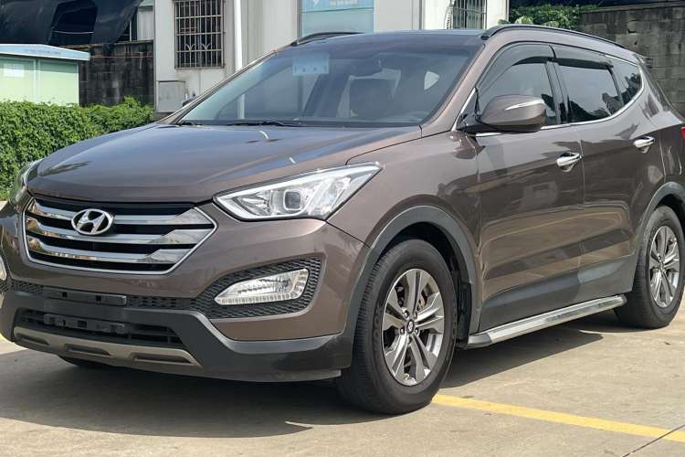 Used Hyundai Santa Fe 2015 2.0T Automatic 4x4 Smart 7-Seater
