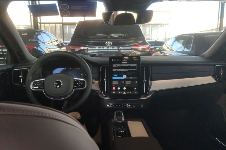 Used Volvo S90 2026 B5 Zhiyuan Luxury Edition
