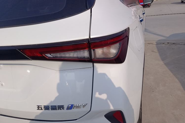 Used Wuling Asta 2022 2.0L DHT Electric-Speed Version
