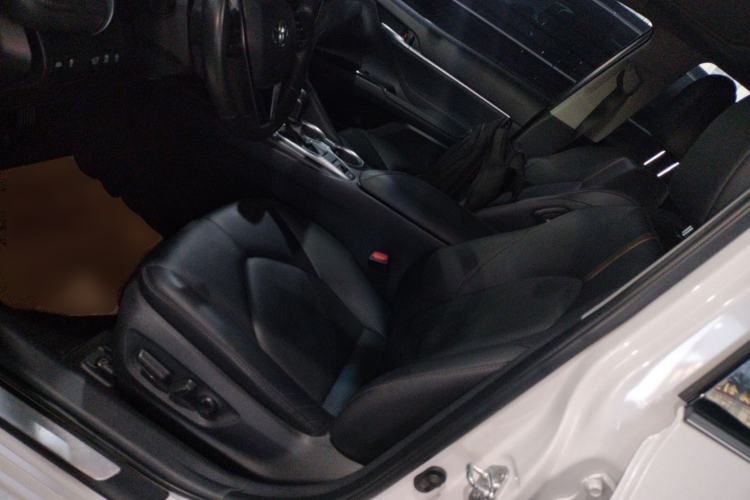 Used Toyota Camry 2021 2.0G Luxury Edition
