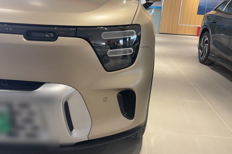 Used  #5 2025 Ultra-Long Range Luxury Four-Wheel Drive Edition