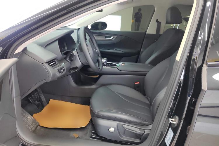 Used Hongqi E-QM5 2022 431 km Charge & Enjoy Edition
