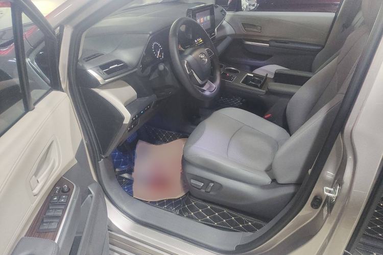 Used Toyota Sienna 2023 2.5L Hybrid Comfort Edition
