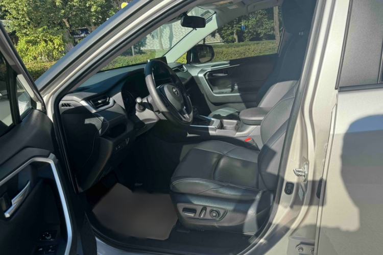 Used Toyota Wildlander 2020 Dual-Engine 2.5L E-CVT Two-Wheel Drive Luxury Edition
