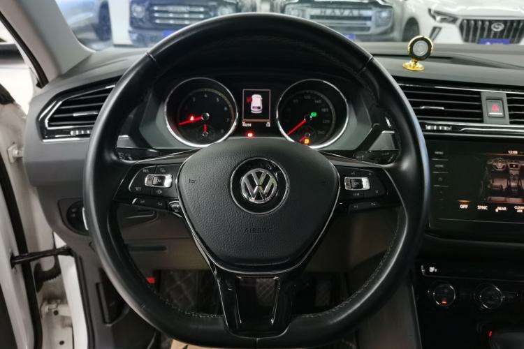 Used Volkswagen Tiguan L 2019 Updated Version 330TSI Automatic Two-Wheel Drive Panoramic Comfort Edition China VI Standard
