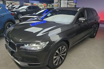 Used Volvo V90 2022 Cross Country B5 AWD Smart Range Edition