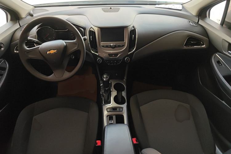 Used Chevrolet Cruze 2018 Revised Version 320 Automatic Pioneer Edition
