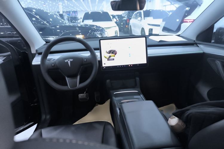 Used Tesla Model Y 2023 Long-Range All-Wheel-Drive Version
