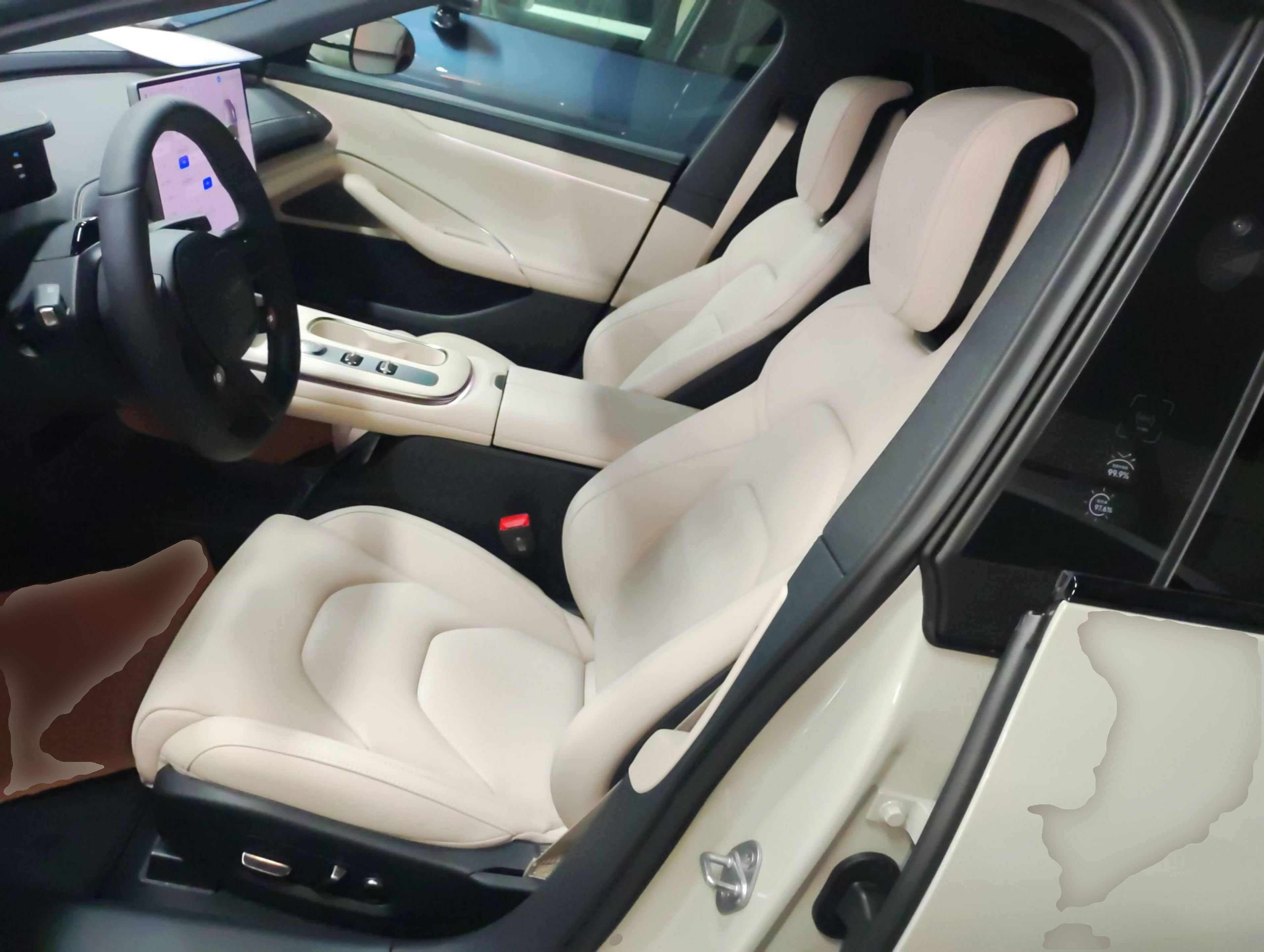 المقاعد الأمامية داخل السيارة
