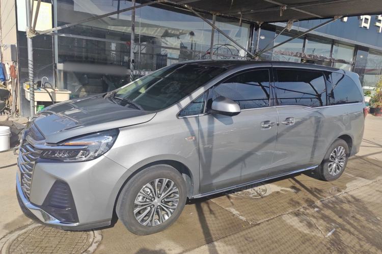 Used Buick GL8 2023 Facelifted Land Cruiser Executive Luxury Version
