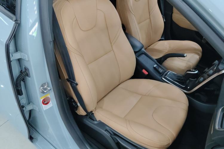 Used Volvo V40 2017 T3 Zhiyi Edition