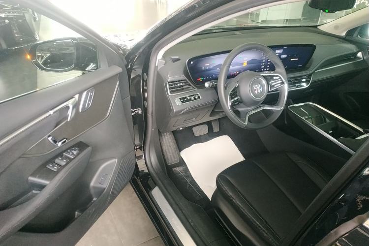 Used Buick LaCrosse 2025 28T Platinum Edition
