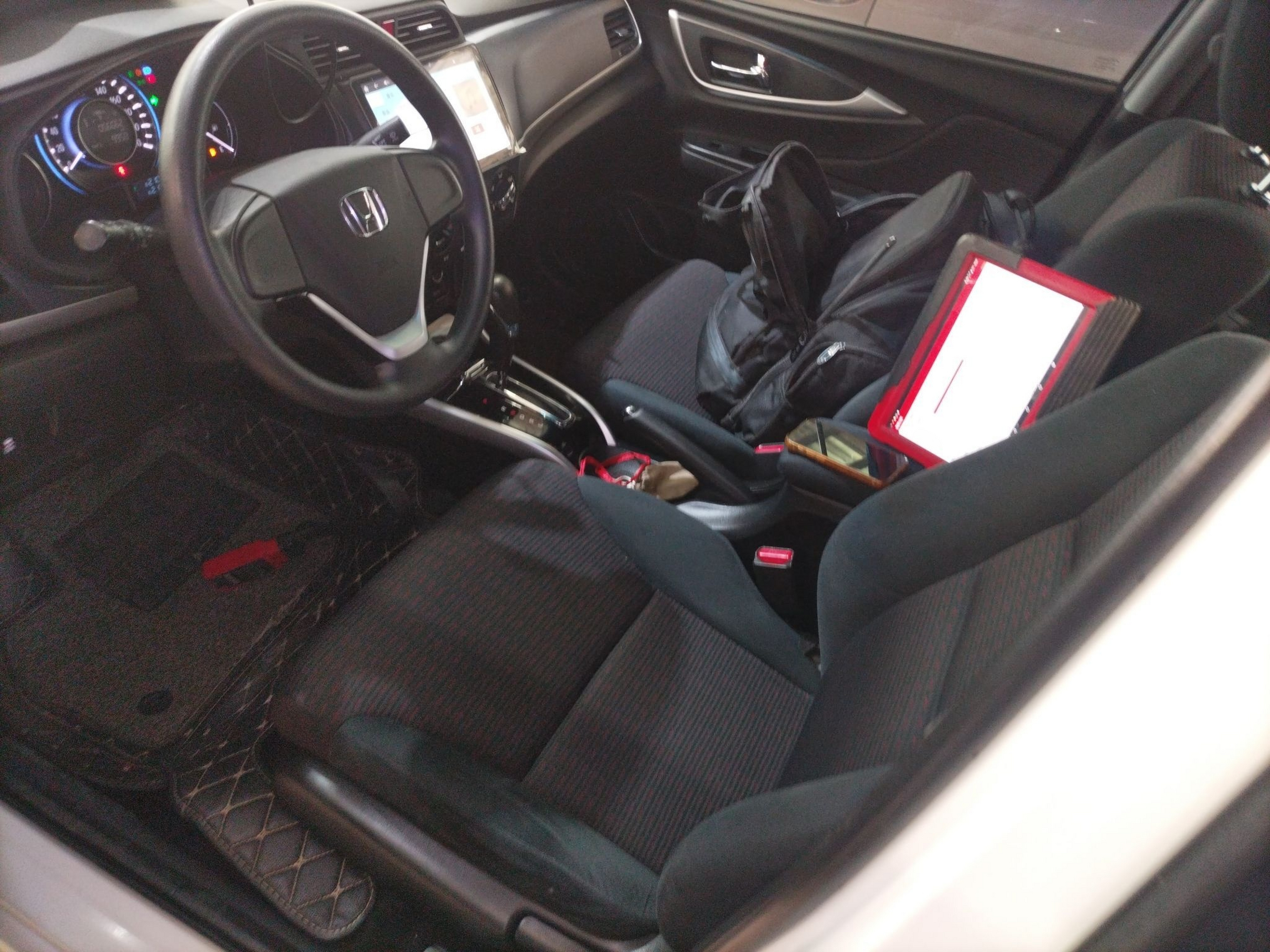 Переднее сиденье в автомобиле