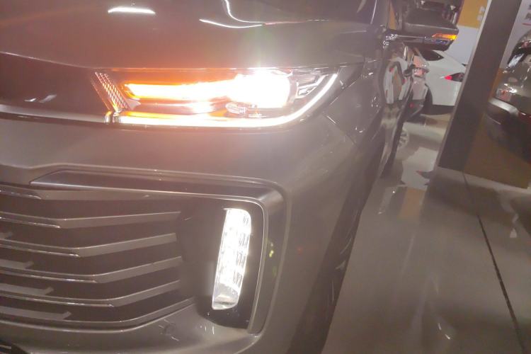 Used  Lingyun 2024 300T Two-Wheel Drive Starlight Edition
