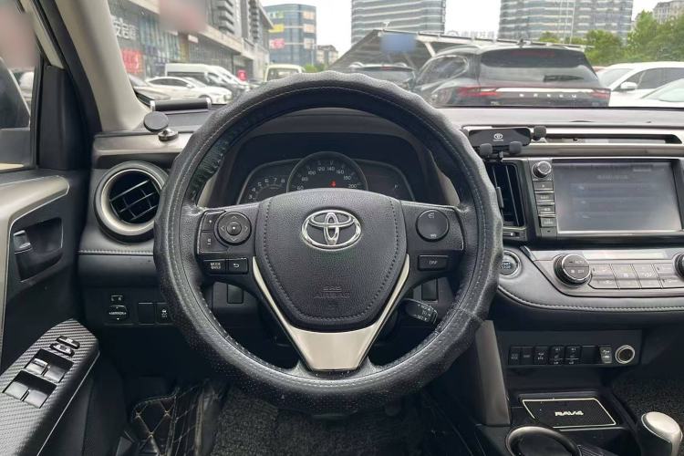 Used Toyota RAV4 2015 2.5L Automatic 4x4 Elite Edition
