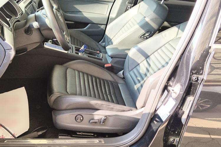 Used Volkswagen Magotan 2017 330TSI DSG Leading Model
