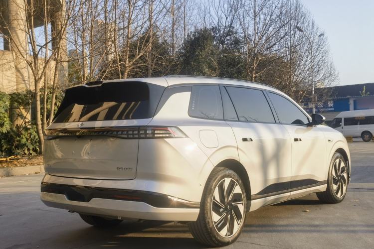 Used  eπ008 2024 210Max Range-Extended Version 6 Seats
