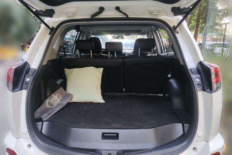 Used Toyota RAV4 2016 2.0L CVT Two-Wheel Drive Fashion Edition China V Standard